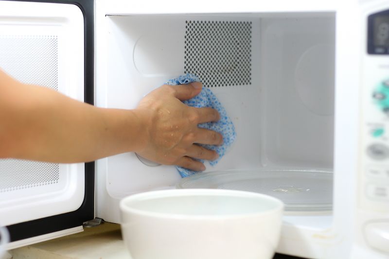Clean Microwave
